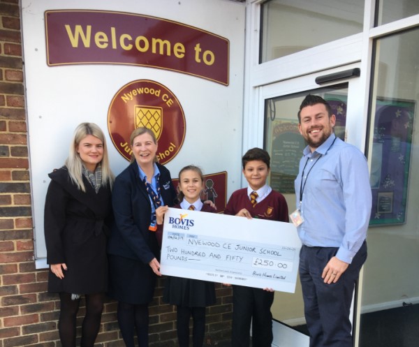 West Sussex primary school receives support from local housebuilder for Christmas fundraiser